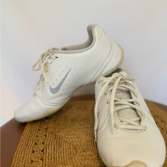 Nike Musique IV Dance Shoes White/Silver Size 8.5 - Picture 5 of 9